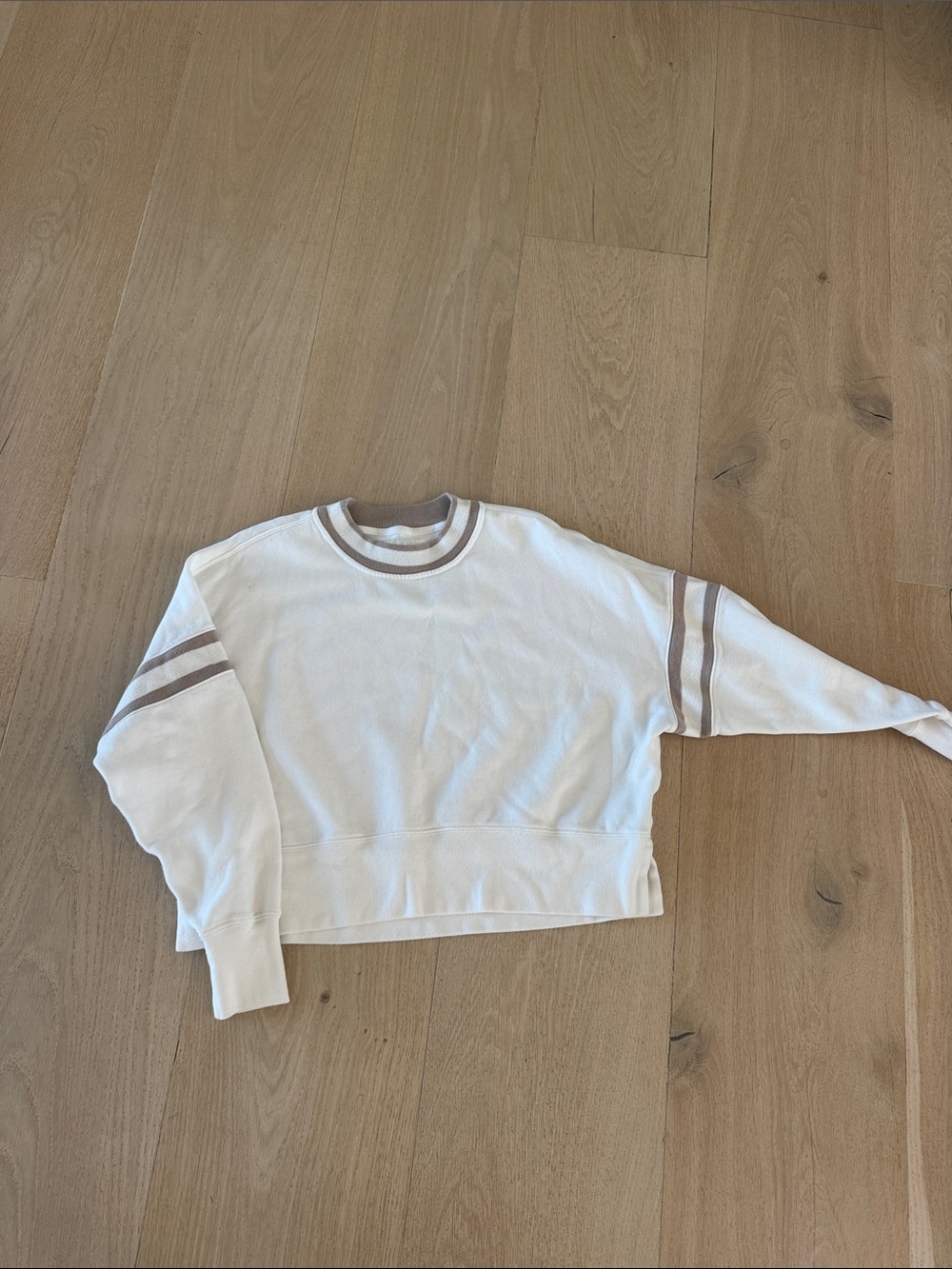 Abercrombie & Fitch White Crop Sweatshirt with Taupe Stripes